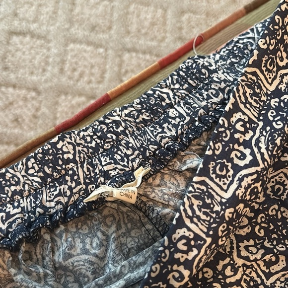 Black and White Patterned Women's Pants - Picture 3 of 4